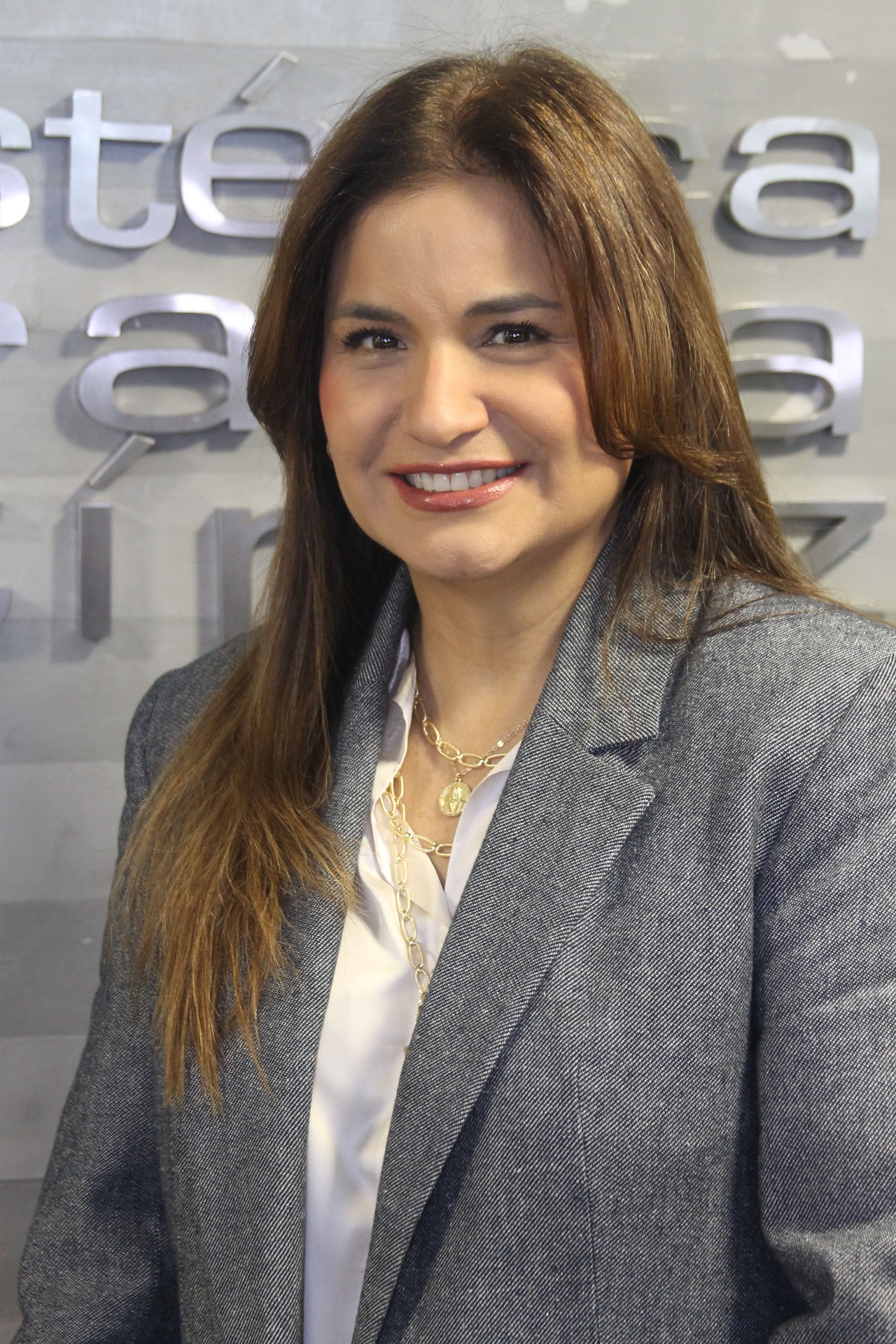 Karina Martínez, cosmiatra